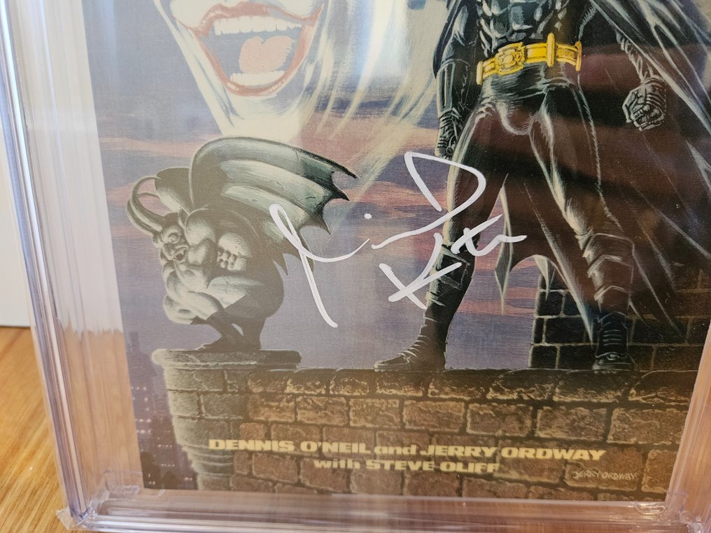 Batman - Official Motion Picture Adaptation Signed By Michael Keaton - CGC Signature Series - 1 Signed graded comic - 1989 - CGC 9,8 #2.1