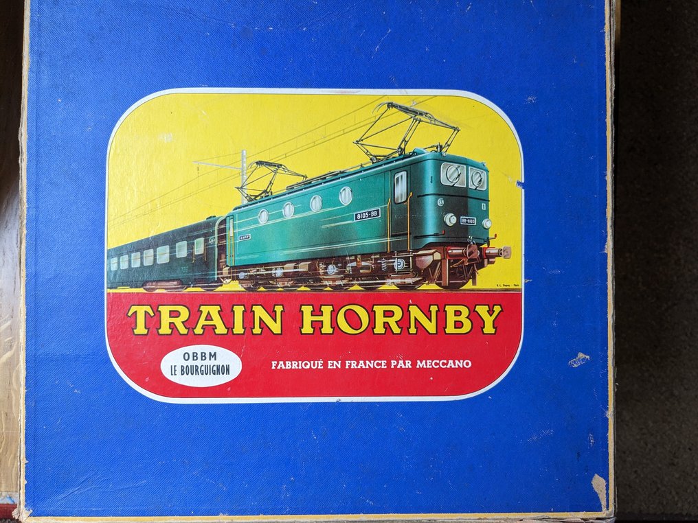 Hornby 0 - Starter set (1) - electric locomotive with two carts, rails ...