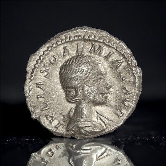 Empire romain. Julia Soaemias (Augusta, 218-222 apr. J.-C.). Denarius Rome - VENVS CAELISTIS #1.1