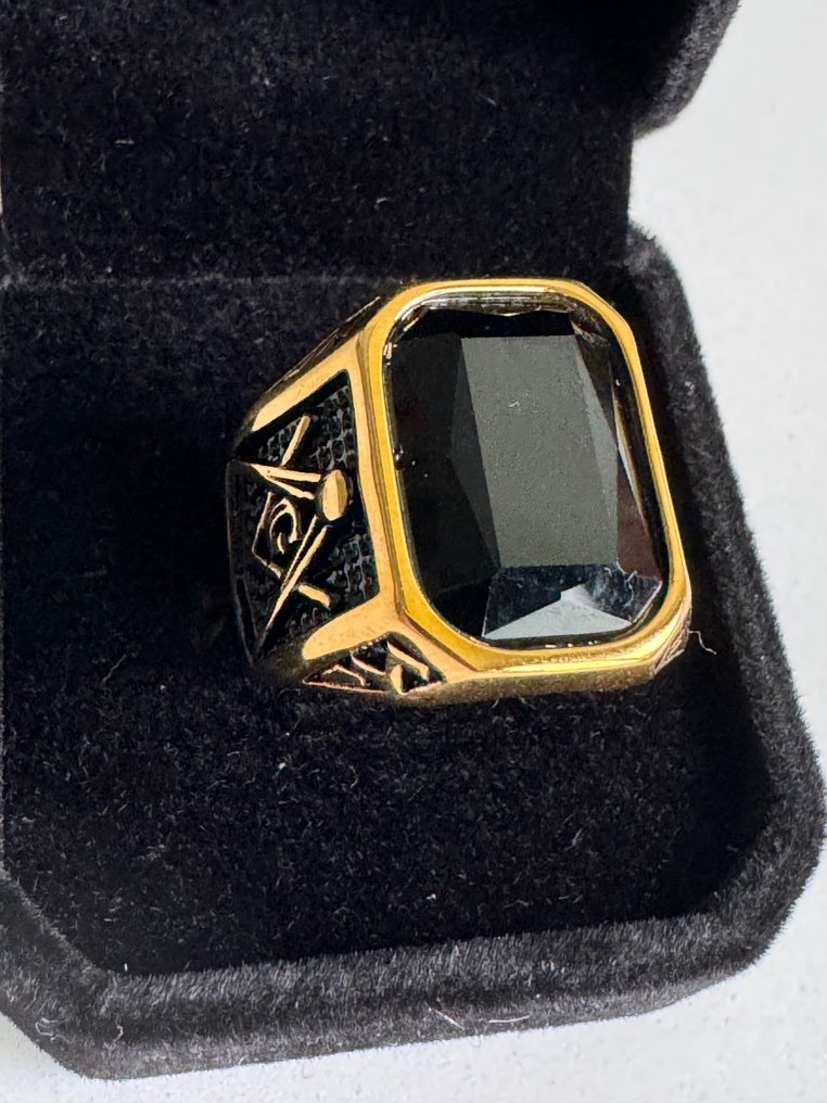 瑪瑙 - 自由石匠骑士的盾牌标志戒指，24克拉镀金与黑色宝石 - 戒指 - 极佳的戒指 baker #2.1