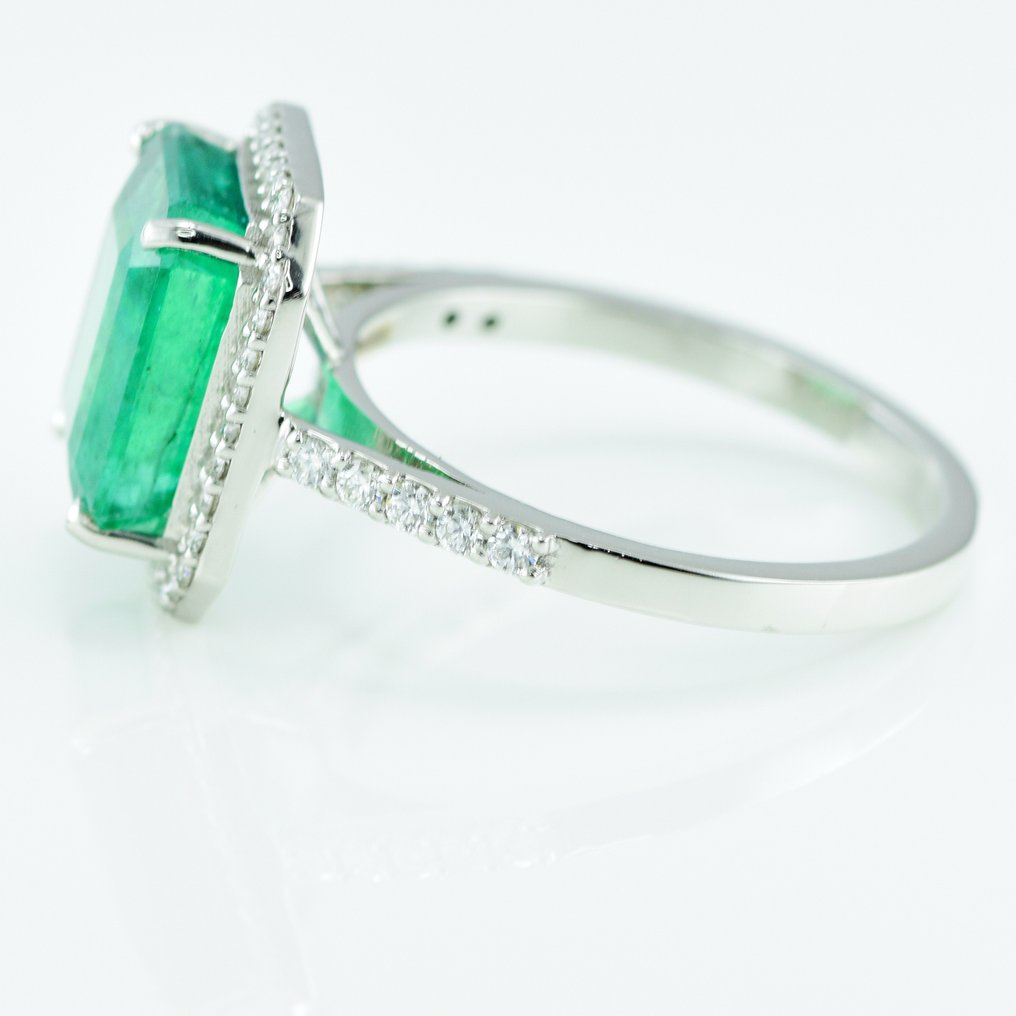 Ring Platinum -  4.48ct. tw. Emerald - Diamond - Zambia origin Emerald #3.2