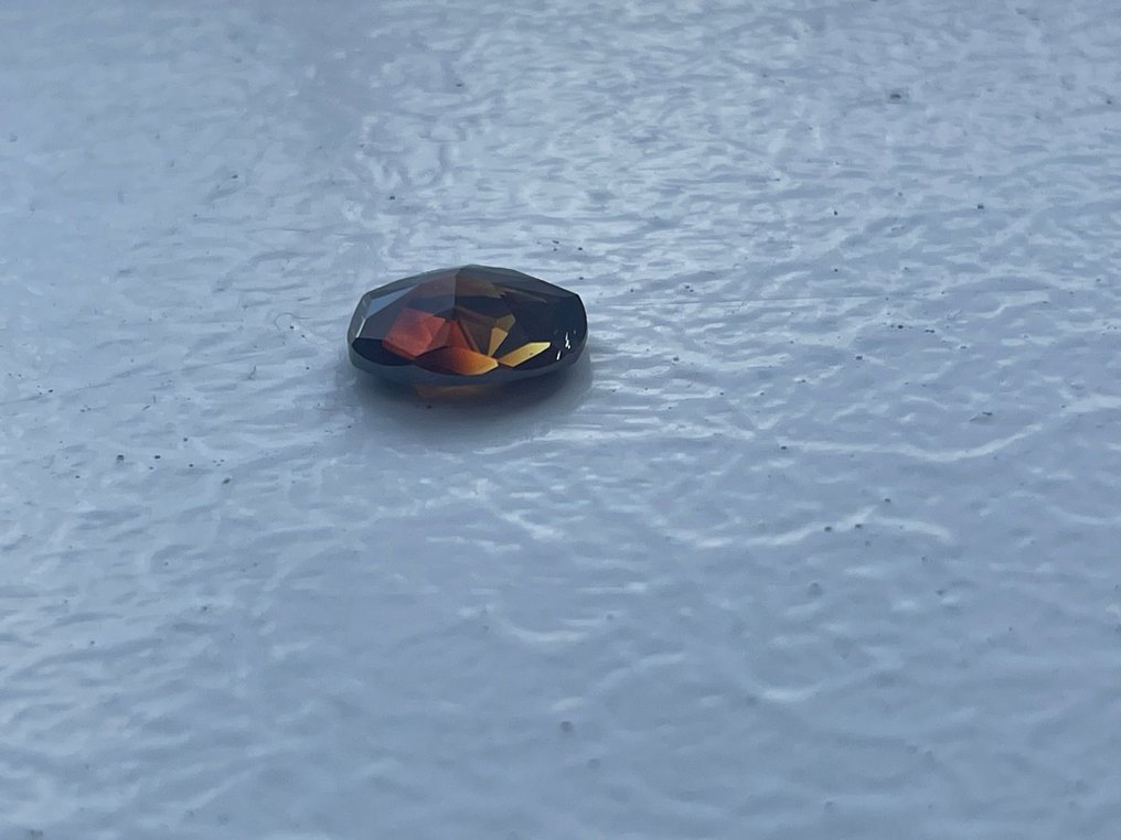 1 pcs 钻石  (天然色彩的)  - 1.40 ct - 椭圆形 - Fancy deep 稍帶红色的 棕色 - SI2 微内含二级 - 比利时高阶层钻石议会 #1.0