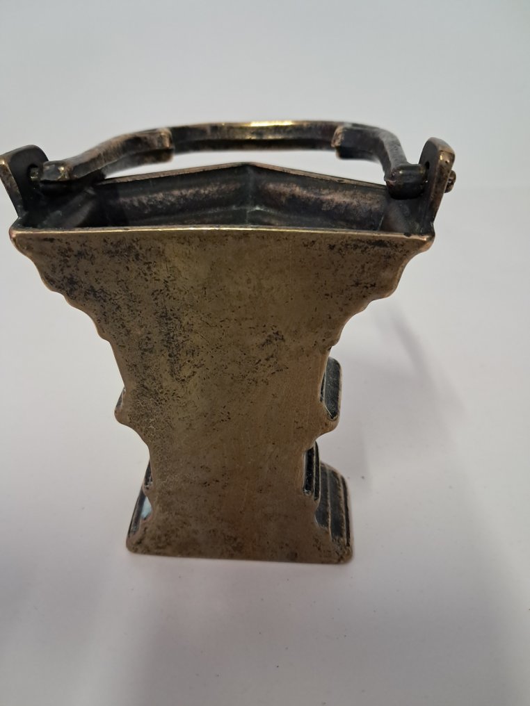  Hellig vannfontene - 1850-1900 - Helligvannsfont bronse  #1.2
