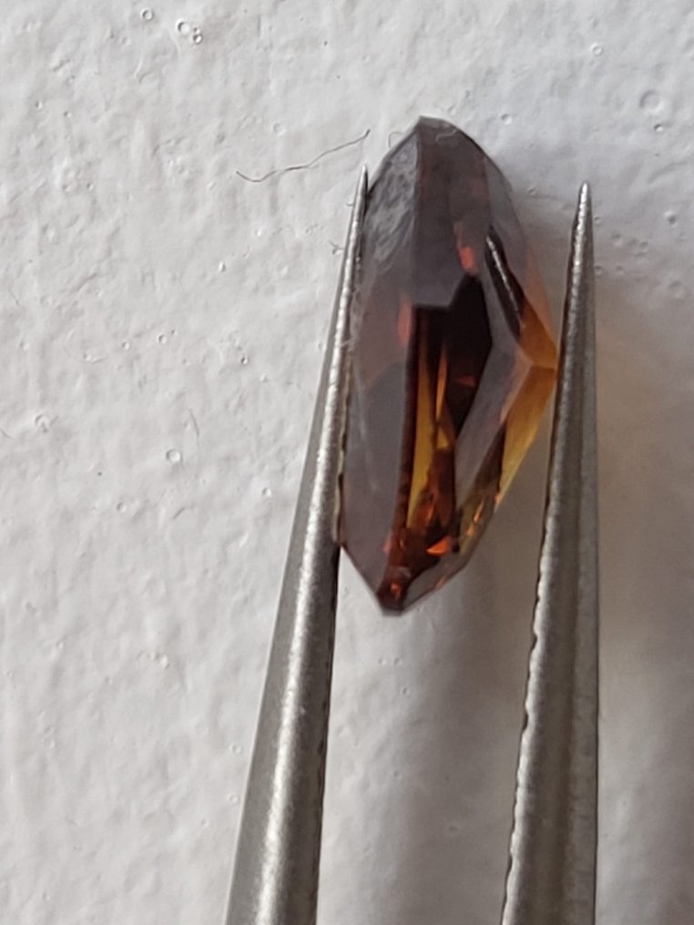 1 pcs 钻石  (天然色彩的)  - 1.40 ct - 椭圆形 - Fancy deep 稍帶红色的 棕色 - SI2 微内含二级 - 比利时高阶层钻石议会 #1.0