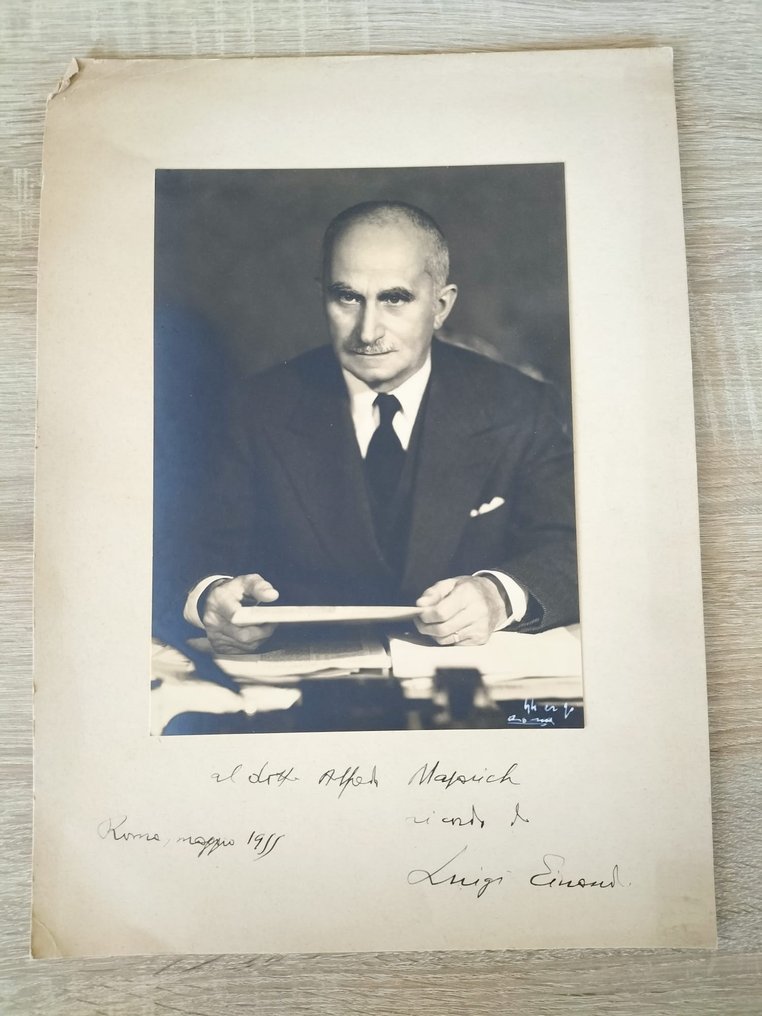 Luigi Einaudi - Autografo di Luigi Einaudi. Fotografia ufficiale con dedica autografa - 1955 #1.1
