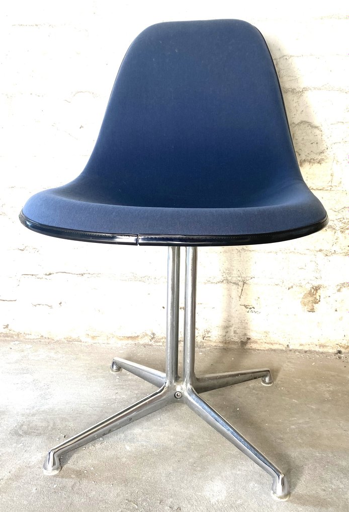 Vitra - Charles & Ray Eames - Chaise - fibre de verre et métal #1.2