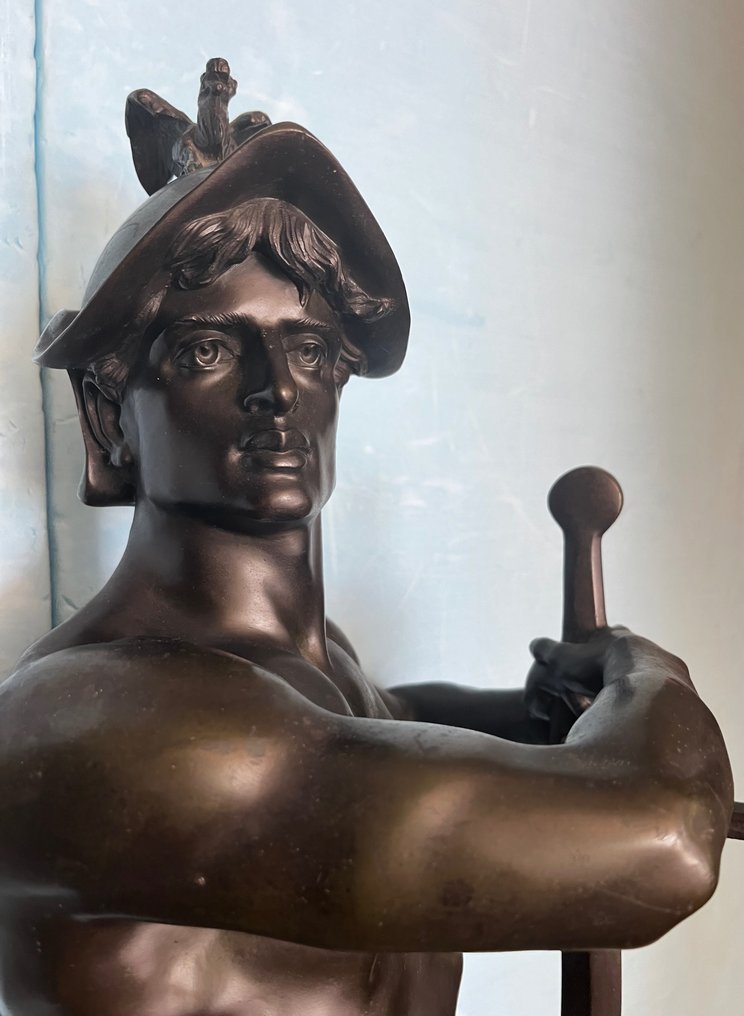 Marcel Debut (1865-1933) - sculptuur, guerriero con spada ed elmo - 80 cm - Brons #2.2