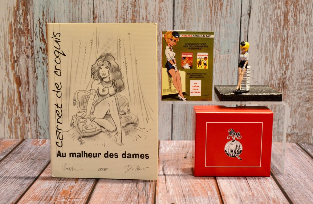 Estatueta - Natacha Pile de B.D - Pixi 6366 + Au malheur des dames - Carnet de croquis (200 ex. signés) - Metal #1.1