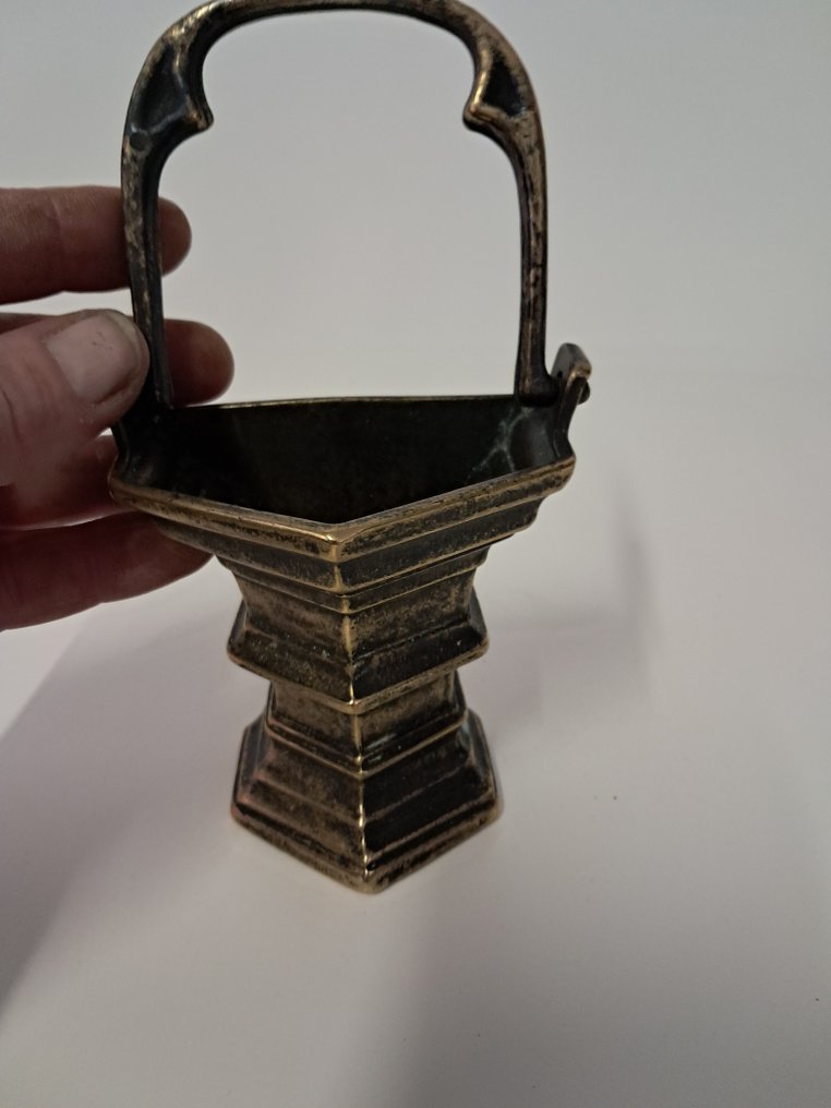  Hellig vannfontene - 1850-1900 - Helligvannsfont bronse  #2.1
