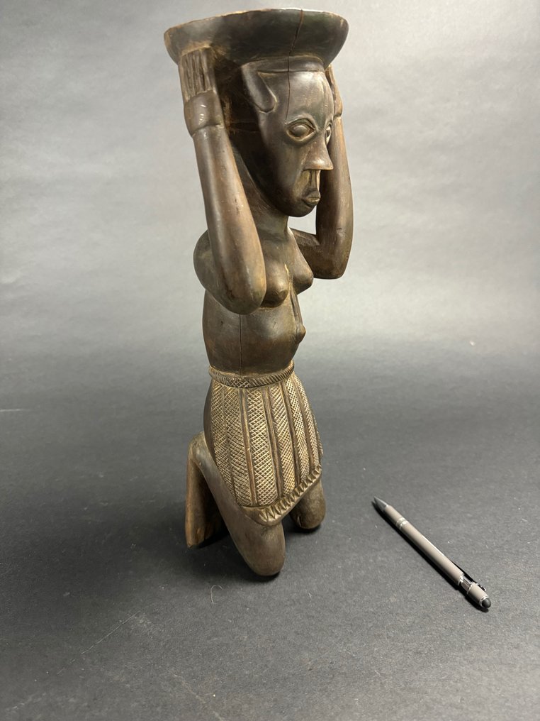 schaaldraagster - Skulptur - Kongo #1.0