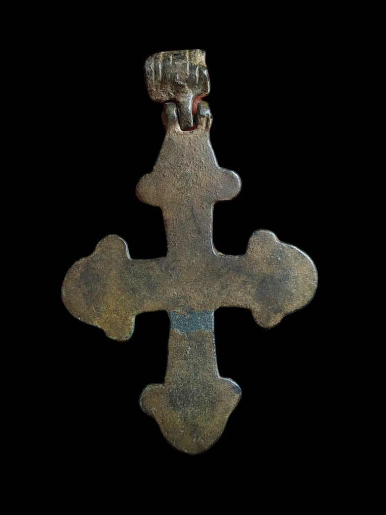 Byzantinsk bronse: utmerket kryss med naturlig smaragdgrønn patina Amulett - Med opphengsfeste #2.1