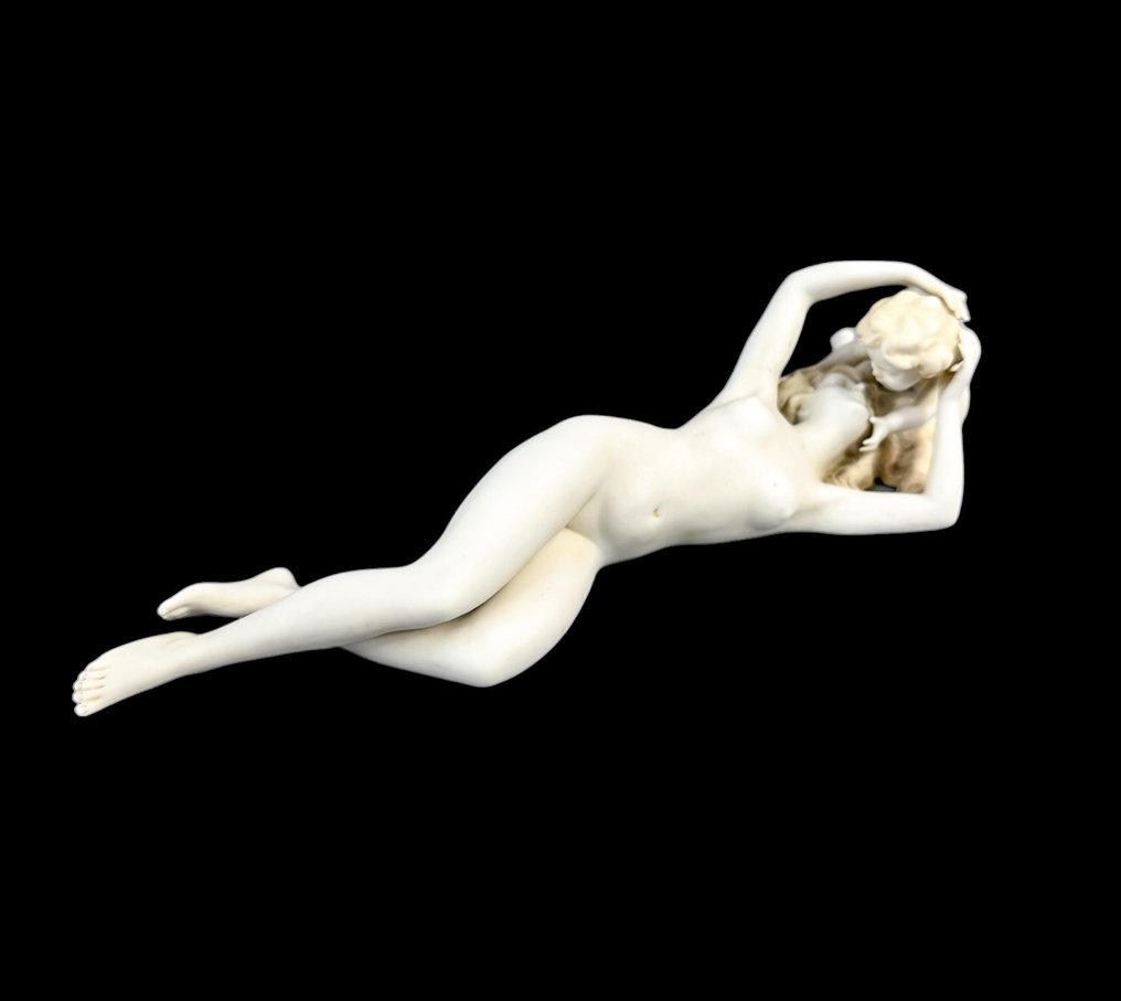 Scheibe-Alsbach - Figurine - Reclining nude woman with child (Aphrodite and Eros) - Biscuit porcelain #1.2