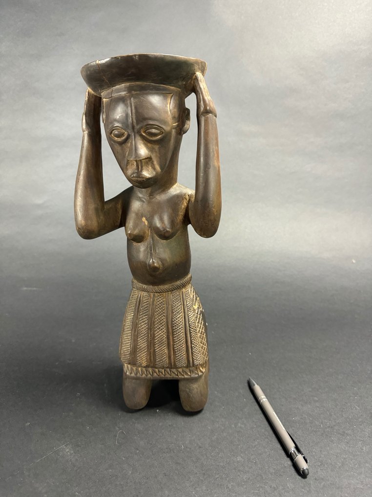 schaaldraagster - Skulptur - Kongo #1.0