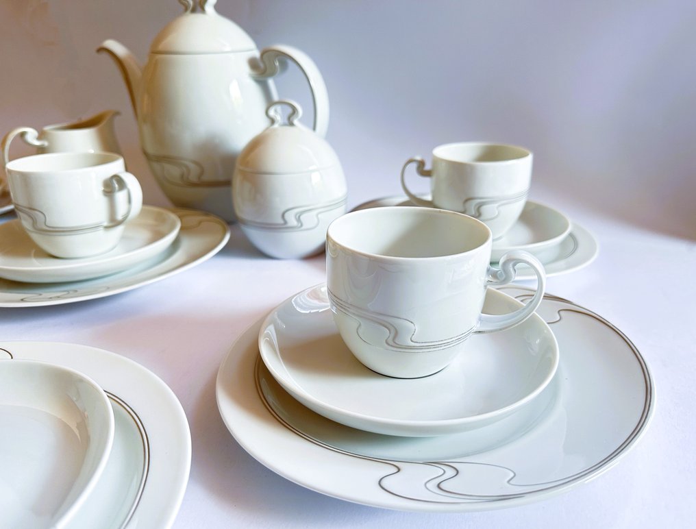 Rosenthal - Bjørn Wiinblad - Illallisastiasto (25) - Tea set for 6, Dessert dishes (25) - Gilt, Porcelain - The Asymmetry White gold - Posliini #3.1