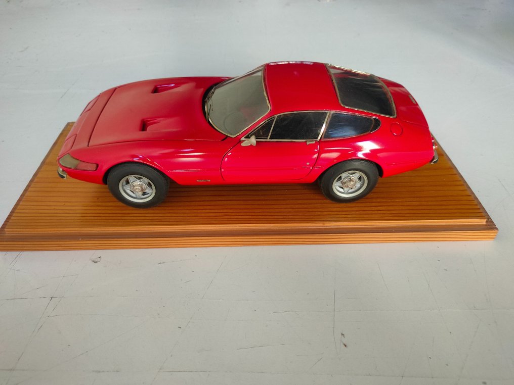 Carlo Brianza 1:14 - Modell sportbil - Ferrari 365 GTB/4 Daytona #2.1