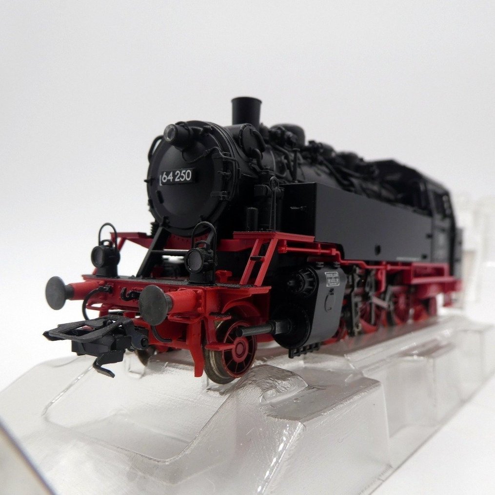 Trix H0 - 22242 - 蒸汽火車 (1) - BR 64 2-6-2T，時代 III - DB #1.2