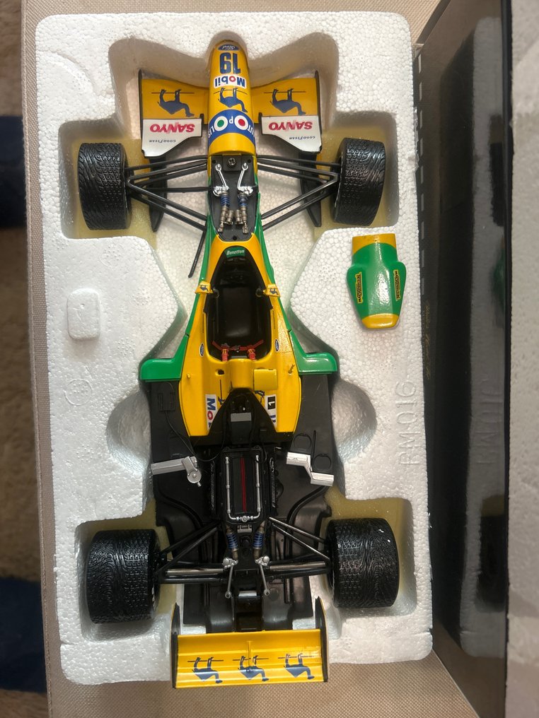 MiniChamps 1:18 - Model car - Benetton - B192 #2.1