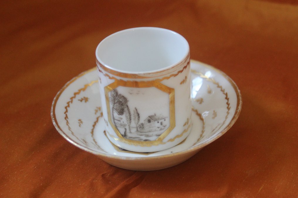 Porcelaine de Paris - Φλιτζάνι και πιατάκι (2) - Tasse litron café en porcelaine de Paris, paysage en grisaille - Πορσελάνη #1.1