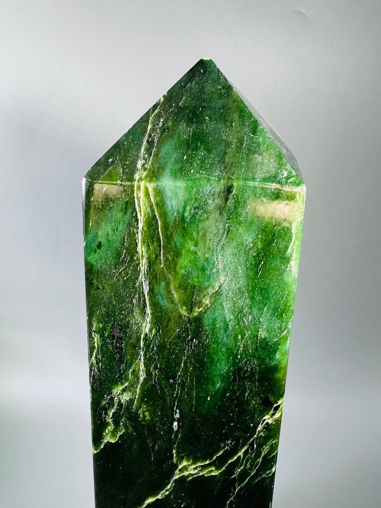 Jade Tower - Huge Obelisk - Natural Stone - Intense Green - AAA+ Quality - Height: 400 mm - Width: 95 mm- 7526 g - (1) #3.2