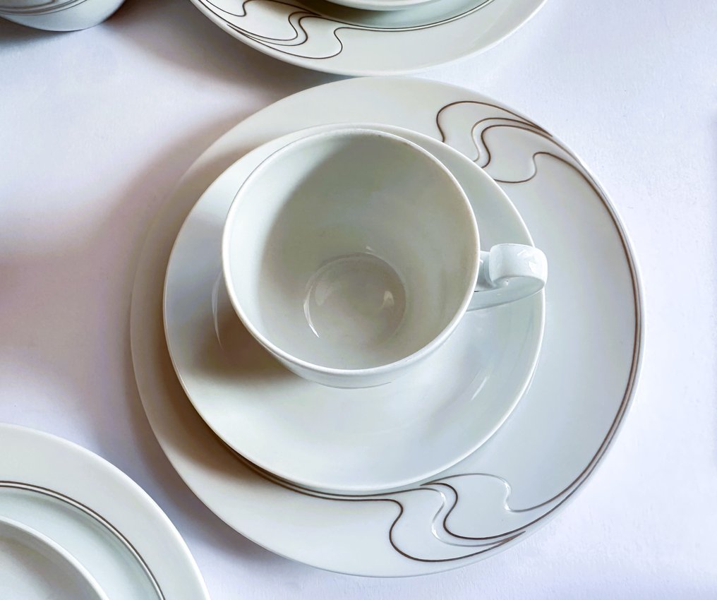 Rosenthal - Bjørn Wiinblad - Zestaw obiadowy (25) - Tea set for 6, Dessert dishes (25) - Gilt, Porcelain - The Asymmetry White gold - Porcelana #2.2