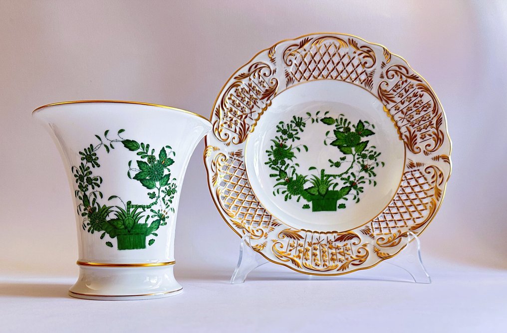 Centre de table (2) - Un grand bol décoratif Herend ajouré et un vase plus grand décoré d'un panier indien vert  - Porcelaine #2.1