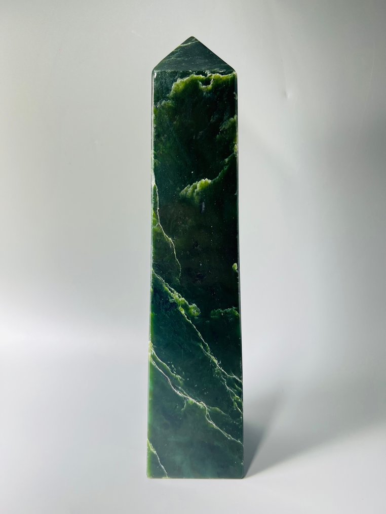 Jade - Tower - Huge Obelisk - Natural Stone - Intense Green - AAA Quality - Height: 300 mm - Width: 74 mm- 3258 g - (1) #1.0