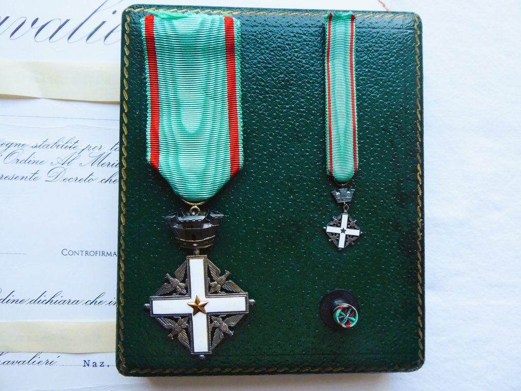 Italia - Mitali - Ordine al Merito della Repubblica Italiana, 1° tipo (fino al 1992), set da Cavaliere e Diploma #2.2