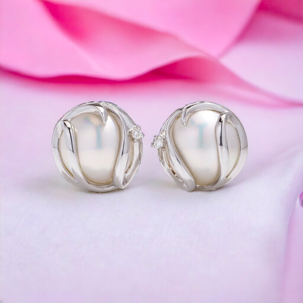 Boucles d'oreilles Paire de boucles d’oreilles Mabe en or blanc 14 carats avec perles et diamants #1.1