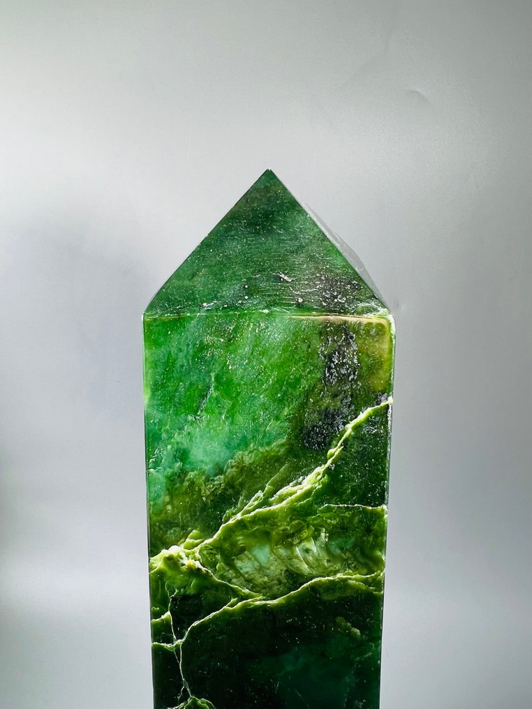 Jade Tower - Huge Obelisk - Natural Stone - Intense Green - AAA+ Quality - Height: 400 mm - Width: 95 mm- 7526 g - (1) #2.1