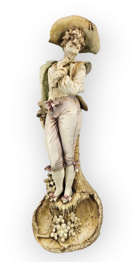 Riessner Stellmacher & Kessel - Eduard Stellmacher - Figura - Lady wearing mens clothing - Elfenbeinporzellan #1.1