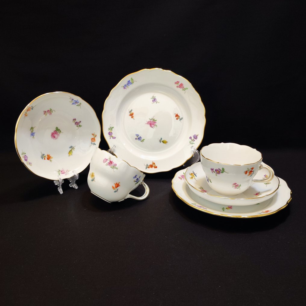 Meissen - Zestaw do kawy (6) - 2 Kaffeegedecke (2 Tassen, 2 Untere, 2 Kuchenteller) Streublümchen mit Goldrand Neuer Ausschnitt - Porcelana #1.1