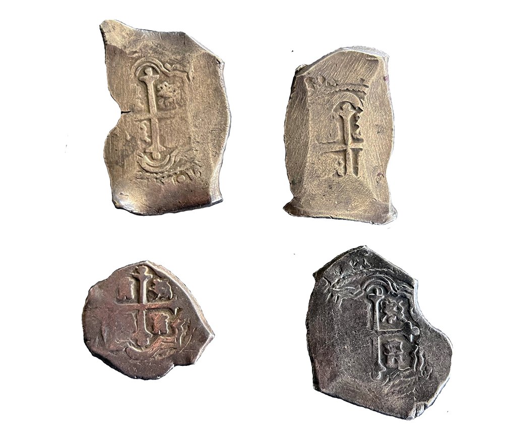 Spanien. Extremely rare cob treasure. Lot of 4 cob coins (3 x 8 Reales, 1 x 4 Reales), 17th century. Provenance: Found during the construction of the Radio Tower in Male, Maldives #1.1