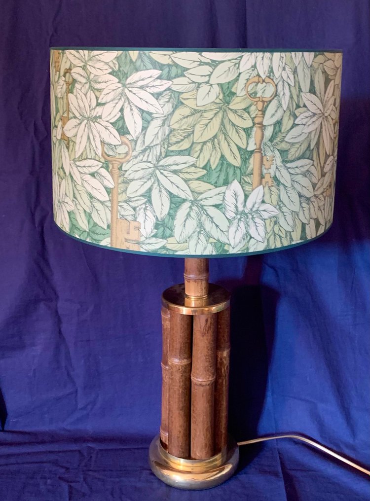 Bordslampa - underbar lampskärm Fornasetti tapet "hemliga nycklar" - Förgyllt mässing - Bas i bambu och mässing #2.1