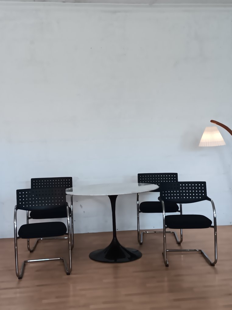Vitra - Antonio Citterio, Glen Oliver Löw - Matbord (5) - Aluminium, Förkromad, Marmor - Matbord med fyra stolar #1.2