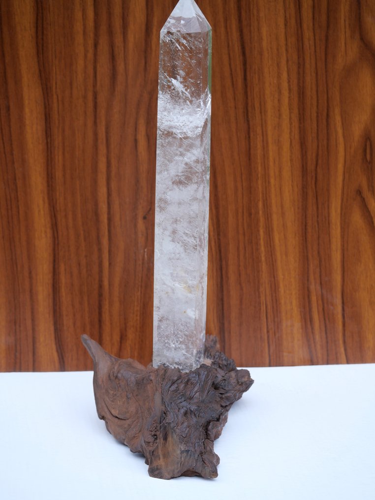 Lindo cristal de quartzo grande com suporte de madeira de mangue Forma livre - Altura: 373 mm - Largura: 58 mm- 1803 g - (1) #2.1