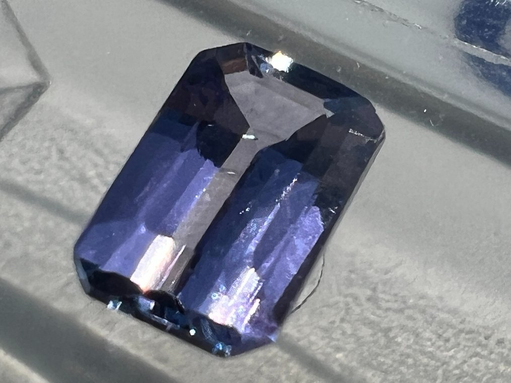 Azul, Morado, Rosa Tanzanita  - 0.83 ct - Antwerp Laboratory for Gemstone Testing (ALGT) - Púrpura azulado rosado #3.2