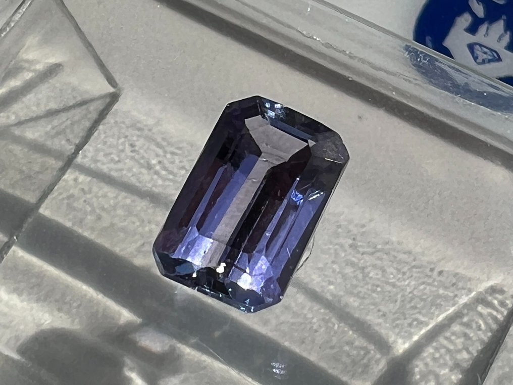 Azul, Morado, Rosa Tanzanita  - 0.83 ct - Antwerp Laboratory for Gemstone Testing (ALGT) - Púrpura azulado rosado #1.1