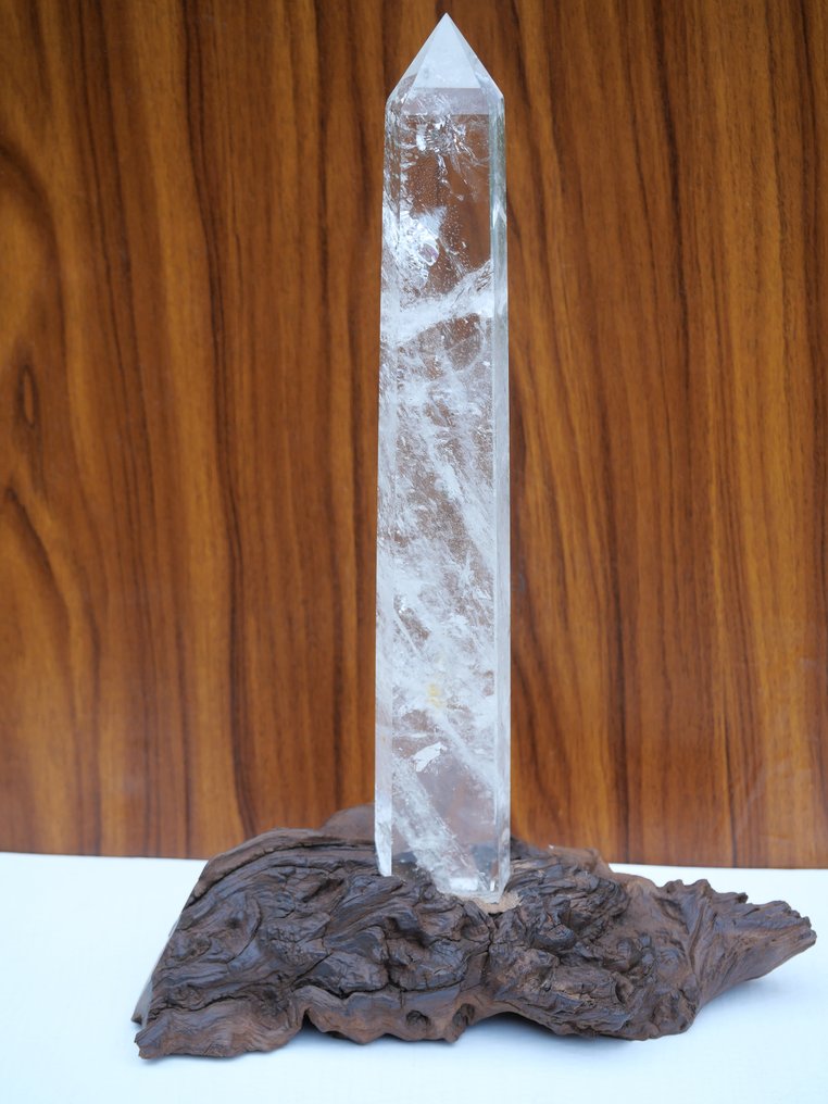 Lindo cristal de quartzo grande com suporte de madeira de mangue Forma livre - Altura: 373 mm - Largura: 58 mm- 1803 g - (1) #1.1