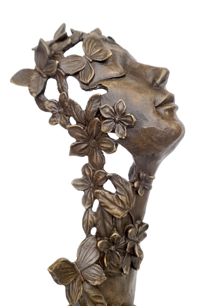 Figur - A surreal woman's bust - Bronse, Marmor #1.0