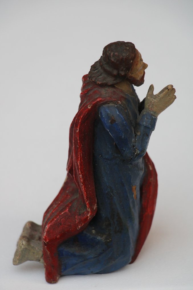 Altötting - Statue, Knielende Heilige met rode mantel en blauw gewaad - 15 cm - Træ #2.1