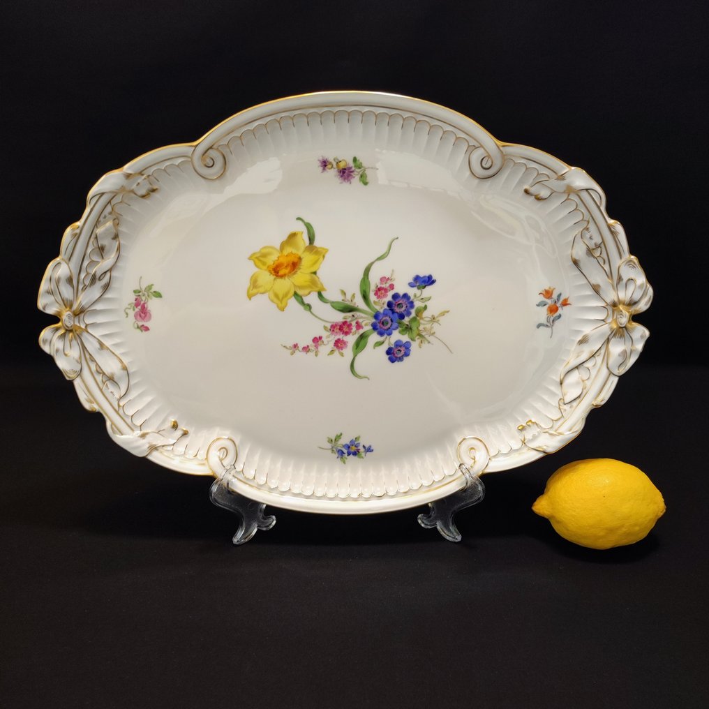 Meissen - Prato - Servierplatte/"Schleifentablett" 40 cm Blumenmalerei mit Streublümchen, Reliefrand, Goldstaffage - Porcelana #1.2