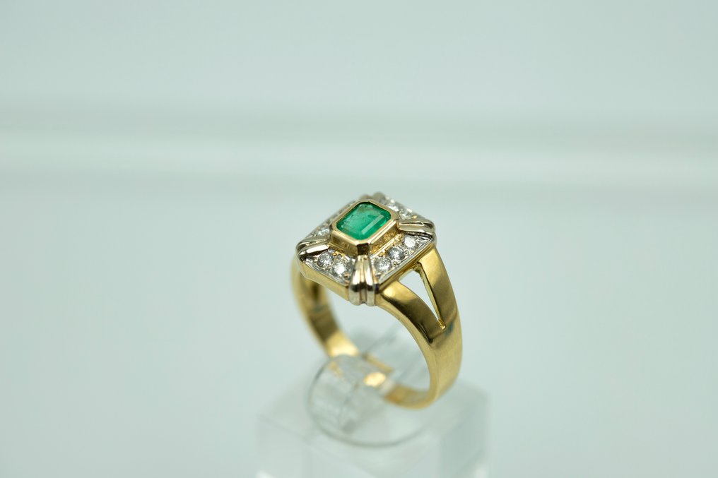 Ring - 18 kt. Yellow gold Emerald - Diamond #2.2