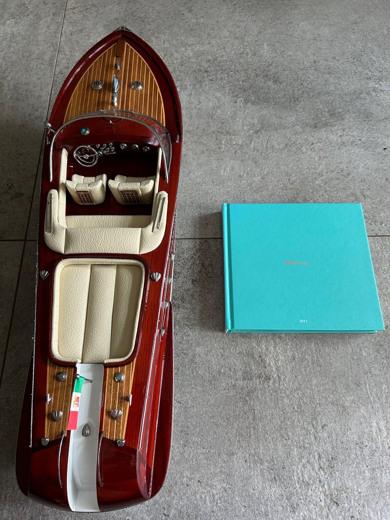 Riva Aquarama 1:12 - Modelbåd  (2) - Begrænset oplag: Mahognitræ, Rød + Ultra sjælden RIVA bog. #2.1