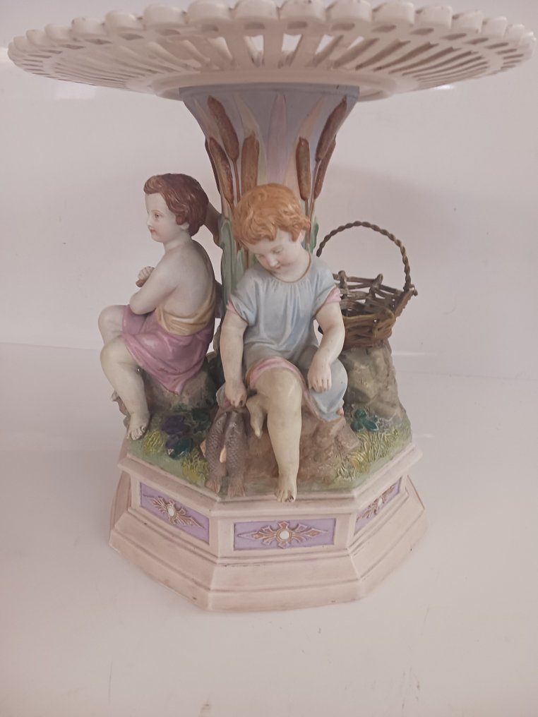 Sitzendorf - Άγαλμα, Centrotavola bisquet con statuine - 28 cm - μπισκότο πορσελάνη #1.1