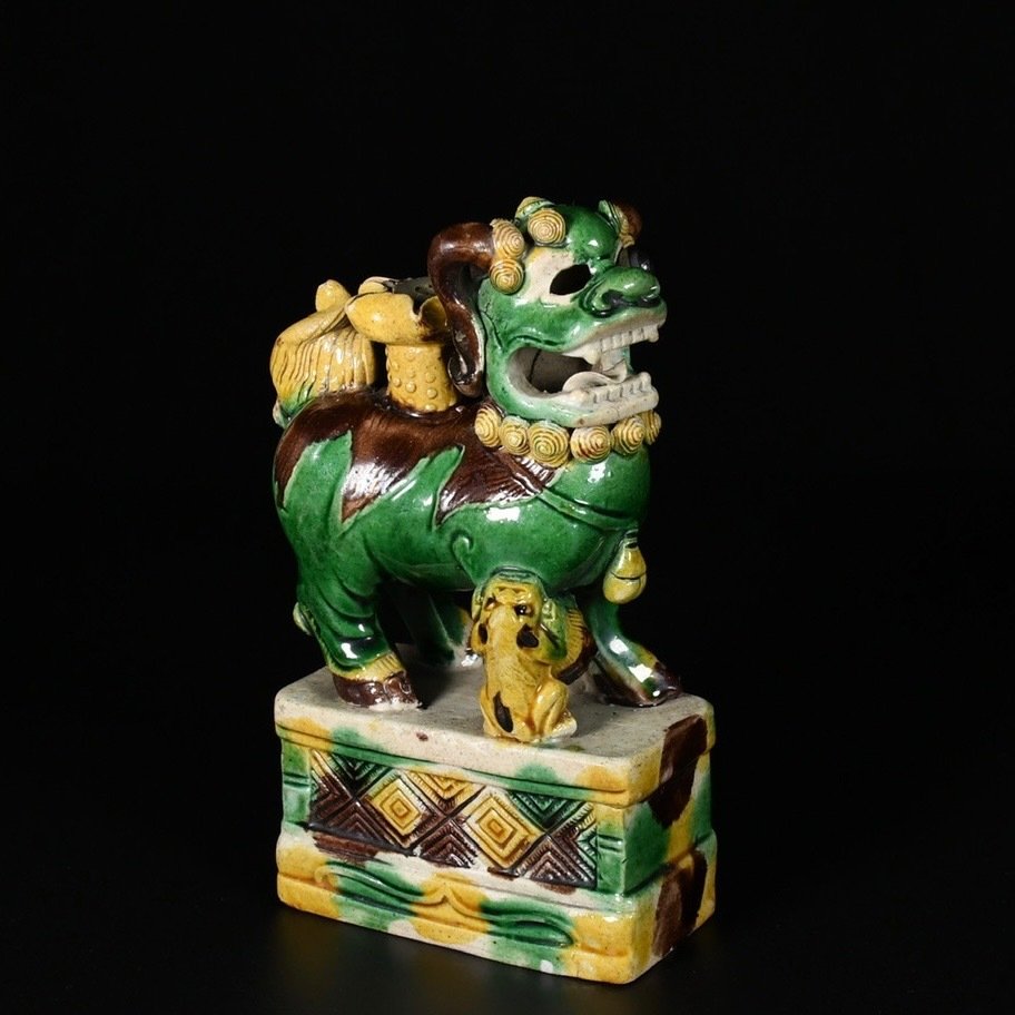 Figure - Rare porte-encens représentant un chien de fo aux émaux de la Famille Verte - Porcelain - China - Kangxi (1662-1722) #1.2