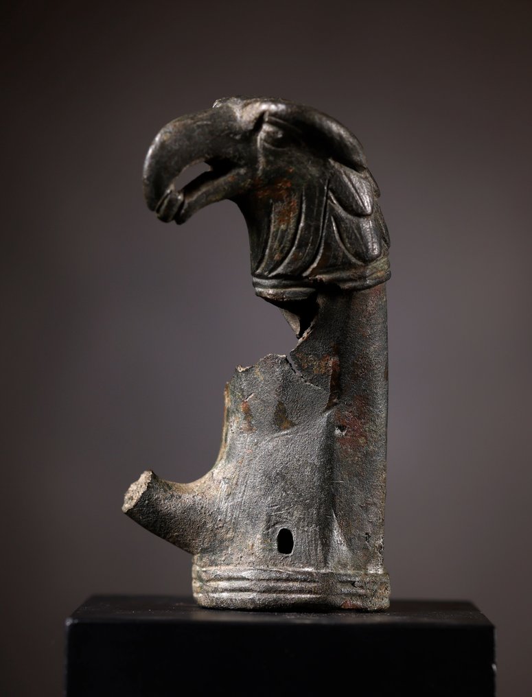 Epoca Romanilor Bronz fragment dintr-un decor de car roman cu vultur legionar - 13 cm #2.1