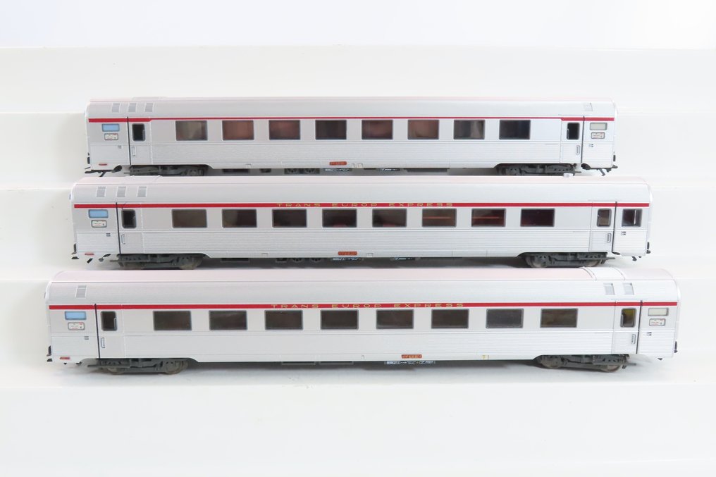Trix H0 - 23409 - Model train passenger carriage set (1) - 3-piece carriage set INOX "Etoile du Nord" Trans Europ Express - SNCF #1.1