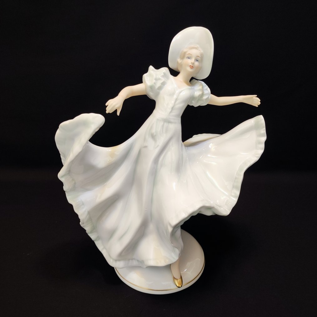 Wallendorf - Kurt Steiner - Figurka - "Donauwellen" fröhliche junge Dame schwungvollen Schrittes/Tänzerin Modell 1940, 26,5 cm - Porcelana #1.1