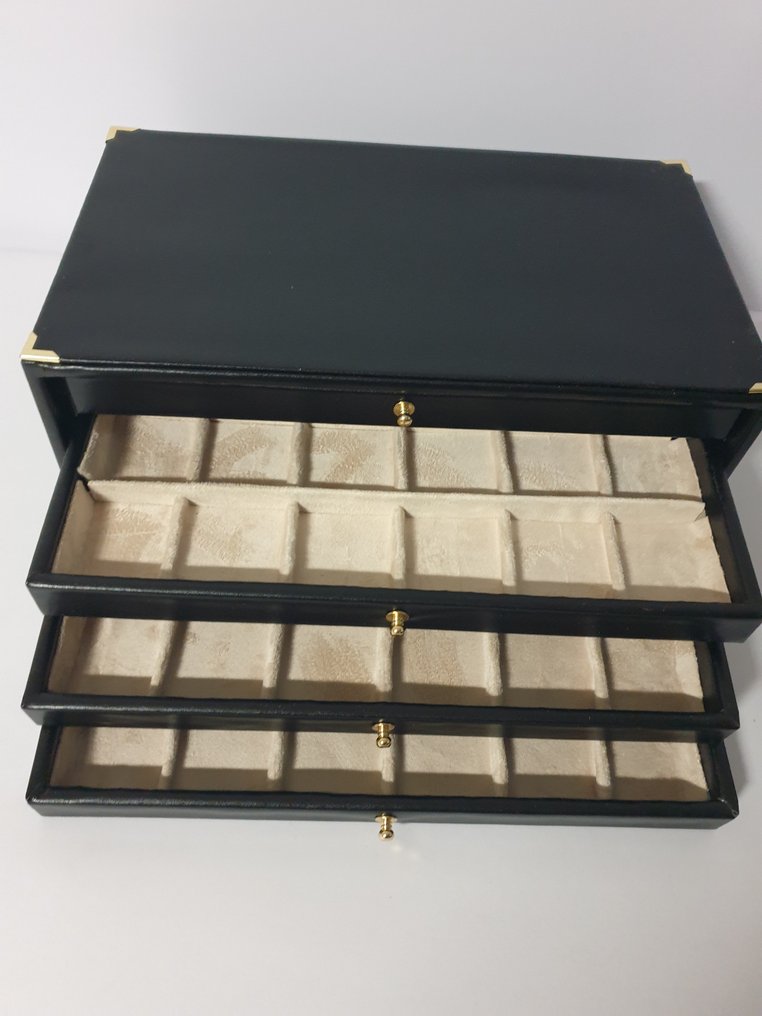 Αξεσουάρ. Μαύρο κουτί με οικολογικό δέρμα για 72 θέσεις..  (χωρίς τιμή ασφαλείας) #2.1