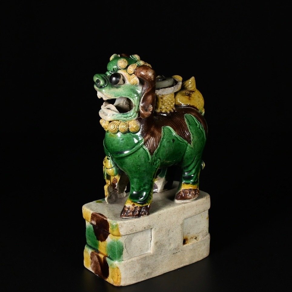 Figure - Rare porte-encens représentant un chien de fo aux émaux de la Famille Verte - Porcelain - China - Kangxi (1662-1722) #1.1